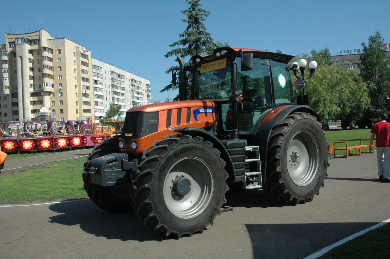 Трактор TERRION ATM 4200