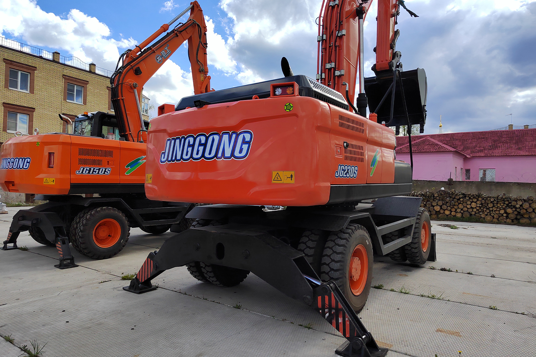 Колесные экскаваторы Jinggong – последняя единица на складе.