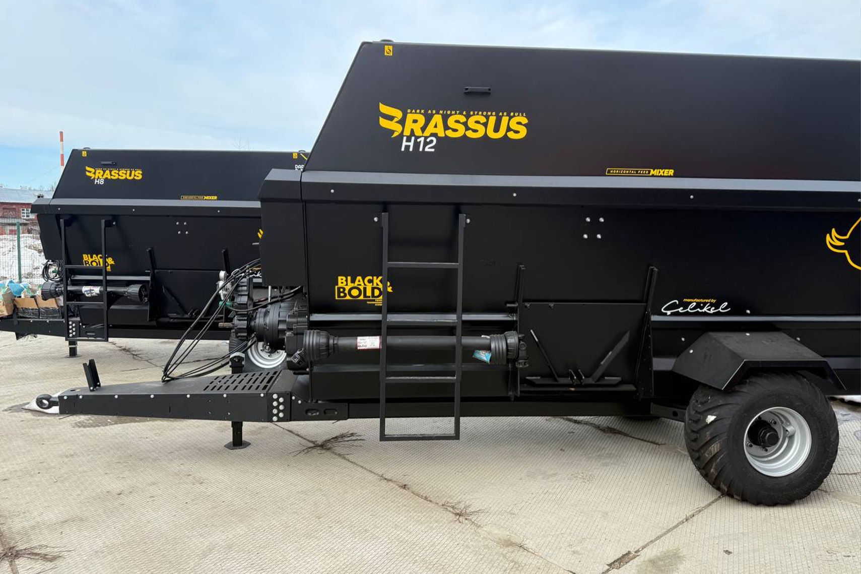 В Россию прибыли новые кормораздатчики Celikel Brassus H8 и H12 по цене 2025 года