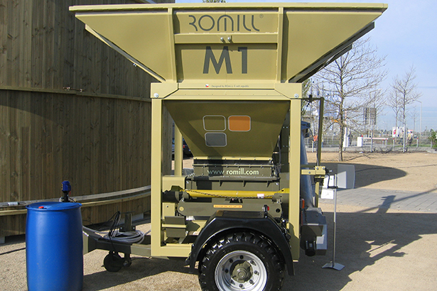 Мобильная плющилка влажного зерна Romill М1 произ-ть  до 28 т/ч
