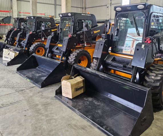 Уже на складе Baitek Machinery  мини-погрузчики BAWOO на склад в Ярославле!